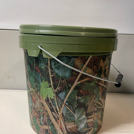 Kent Tackle Round Camo Bucket 20ltr with tray